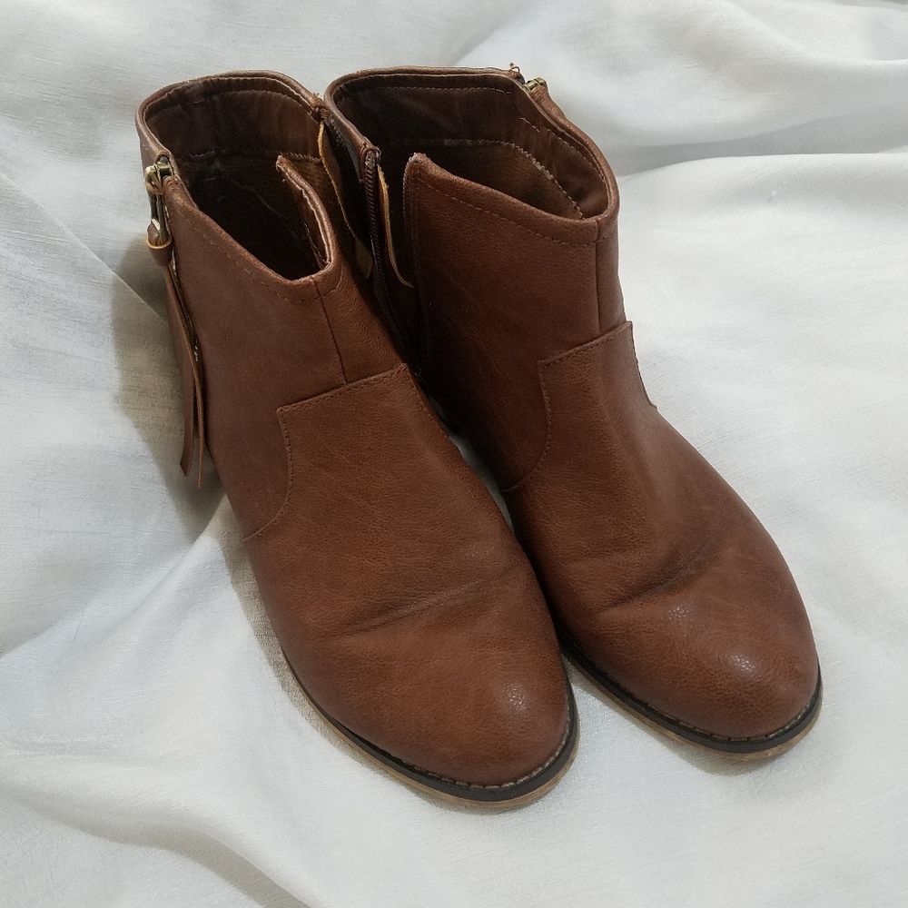 Breckelle's brown ankle Booties Size 9